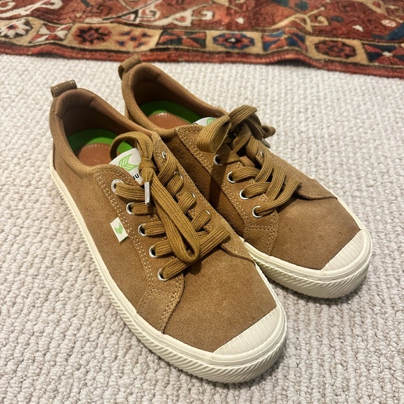 Cariuma suede women’s shoes - Picture 13 of 13